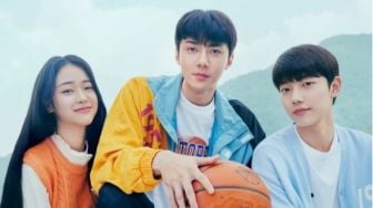 5 Alasan Kalian Harus Nonton Drama Korea All That We Loved, Sehun Jadi Siswa Tengil!