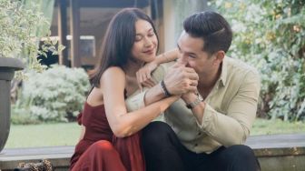 Nana Mirdad dan Andrew White Rayakan Anniversary ke-17, Aksi Romantis Jadi Sorotan: Couple Goals Sisa Sepasang Ini