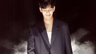 Kim Soo Hyun Bocorkan Isi Tasnya di Fan Meeting, Benda Ini Wajib Ada