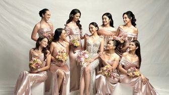 9 Potret Bridesmaid di Resepsi Jessica Mila, Tampil Cantik dengan Gaun Warna Rose Gold