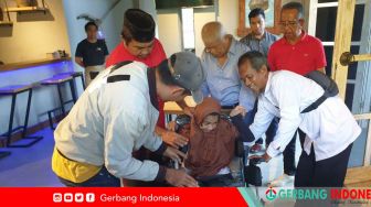 Rachmat Hidayat Elektrik Tebar Kursi Roda Adaptif di Lombok Tengah