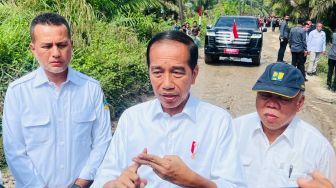 Jokowi Sindir Jalan Rusak Sebabkan Inflasi dan Biaya Logistik Tinggi