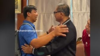 Sambil Nangis-nangis, Ofisial Thailand Datangi Kombes Sumardji Meminta Maaf, Netizen: Takut Dipenjara