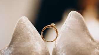 Promise Ring Viral di Tiktok, Bukan Cincin Tunangan tapi Jadi Tanda Keseriusan Hubungan
