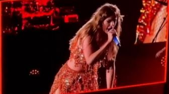 Tidak Terima Fansnya Dikasari, Taylor Swift Teriaki Sekuriti saat Konser