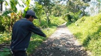 Anggaran Desa Ratusan Juta, Perbaikan Jalan Rusak Belum Jadi Prioritas