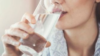 5 Manfaat Minum Air Putih di Pagi Hari yang Harus Kamu Tahu