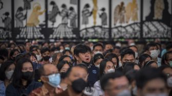 Umat Katolik mengikuti misa perayaan Kenaikan Isa Almasih di Gereja Katedral, Jakarta, Kamis (18/5/2023). [ANTARA FOTO/Galih Pradipta].