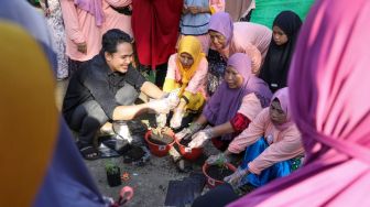 Dorong Ketahanan Pangan, Ibu-ibu di Kalbar Diberi Pelatihan Budidaya Tomat