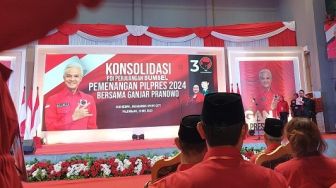 Hadiri Konsolidasi di Palembang, Ganjar Disambut Ribuan Kader dan Simpatisan PDIP di GOR Dempo Jakabaring