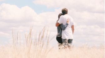 Ramai Kasus Selingkuh, 5 Alasan Penting Positive Affirmation untuk Pasangan