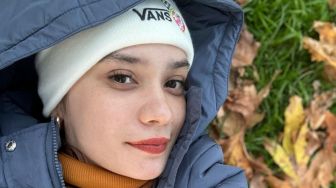 Heboh Putri Anne Diduga Foto di Depan Gereja Tanpa Hijab, Ramai Didukung: Dia Berhak Bahagia