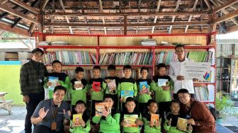 Tingkatkan Literasi, PLN Donasi Buku ke Sekolah Inklusi di Banjarbaru