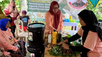 Gandeng Ibu-ibu PKK, Mak Ganjar Gelar Pelatihan Pembuatan Pupuk Kompos dan Bagi-Bagi Bibit Cabai