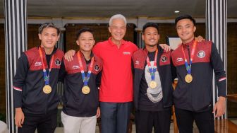 Empat Pemain Timnas Asal Jateng Temui Ganjar Pranowo, Cerita Perjuangan Meraih Medali Emas Sea Games 2023