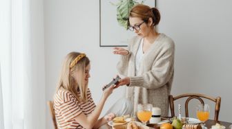 4 Cara Baik Menyikapi Toxic Parenting, Pilih Komunikasi yang Tepat