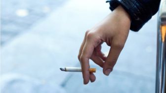 Bahaya Stunting dalam Kepulan Asap Rokok, Siapa yang Berhak Disalahkan?