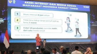 Gubernur Jawa Timur, Khofifah Indar Parawansa membuka sekaligus menjadi pembicara di Jatim Media Summit 2023, Surabaya, Jawa Timur, Rabu (24/5/2023). [Foto dok. JMS]