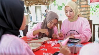 Gandeng UMKM Kuliner Lokal, Srikandi Ganjar Gelar Pelatihan Menghias Bento Cake di Palembang