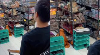 Salut! Bos Ini Langsung Bangun Musala Usai Lihat Karyawan Salat di Lorong Rak