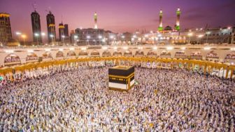 Tawaf Wada Haji dan Umrah: Penjelasan, Tata Cara, Doa Setelah Mengerjakannya