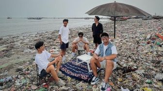 Usai Viral Penuh Sampah, Pantai Teluk Labuan Pandeglang Kini Jadi Beda Abis