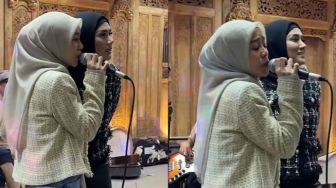 Lesti Kejora Duet Bareng Ahmad Dhani, Ekspresi Mulan Jameela Disorot