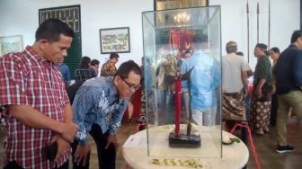 Tersimpan Turun Temurun, Keris Bertahta Emas Zaman Majapahit Dipamerkan di Jogja