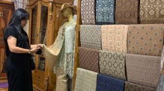 Kreatif Gunakan Pewarna Alam, Songket Palembang Terkenal Sampai ke Prancis