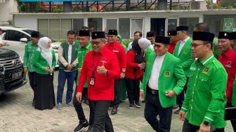 Gelar Pertemuan Tertutup, Elite PDIP Jalan Kaki ke Kantor DPP PPP