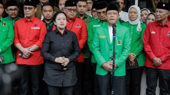 Plt Ketum PPP Muhammad Mardiono memberikan keterangan saat menggelar konferensi pers di Kantor DPP PPP, Jakarta, Senin (29/5/2023). [Suara.com/Alfian Winanto]