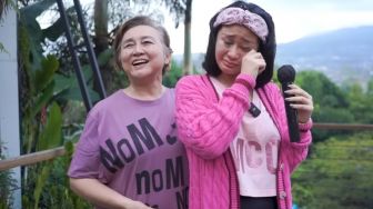 Hamil Tanpa Suami, Intip 10 Potret Denise Chariesta Gelar Gender Reveal