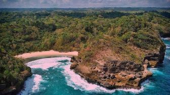 Pantai Mbehi, Tempat Wisata Air di Malang dengan Keindahan Alam Menakjubkan