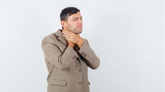 5 Cara Mengobati Sakit Tenggorokan karena Pilek, Bisa dengan Garam