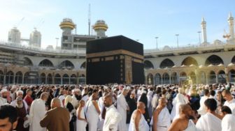 Satu Jemaah Calon Haji Embarkasi Solo Meninggal Dunia di Dalam Pesawat