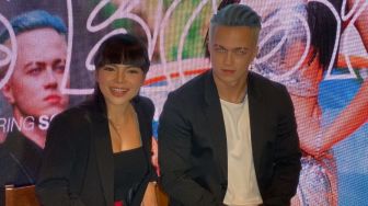 Dinar Candy Perkenalkan Bule Ganteng di Acara Rilis Lagu Anyar, Pacar Baru?