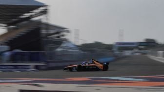 Para Pebalap Jalani Sesi Latihan Bebas Formula E Jakarta 2023
