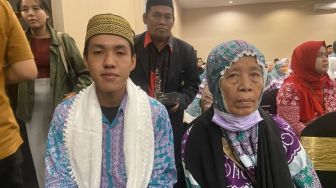 Calon Jemaah Haji dari Bali Berusia 19 Tahun Sulit Bersosialisasi Dengan Rekan Lansia