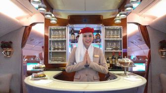 Mengintip Mewahnya Pesawat Super Jumbo Emirates A380 yang Mendarat di Bali