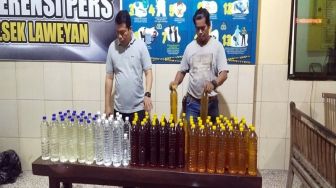 Polresta Solo Amankan Mobil yang Bawa Puluhan Botol Miras