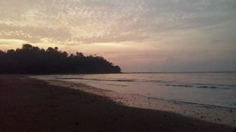 Pantai Sendiki Malang, Suguhkan Suasana Asri Cocok untuk Hilangkan Penat