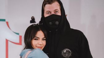 Pamer Dipeluk Mesra DJ Alan Walker, Dinar Candy Sukses Bikin Gempar