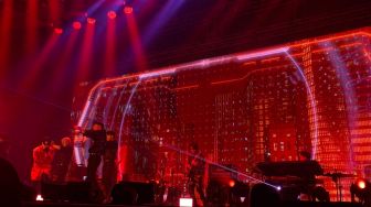 Awalnya Terharu, WOODZ Malah bikin Ngakak Usai Dapat Kejutan di Konser Jakarta