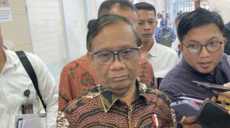 Mahfud MD Minta Denny Indrayana Jaga Anies Agar Tak Tuduh Pemerintah Menjegal