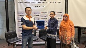 Hankook Indonesia Serahkan Penghargaan Peduli Lingkungan Kepada SDN Kebon Jeruk 17 Jakarta Barat