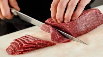 Cara Memotong Daging Sapi untuk Rendang Idul Adha Agar Teksturnya Empuk