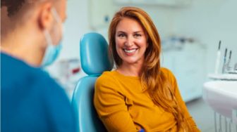 Bukan Hanya saat Sakit, 4 Manfaat Rutin ke Dokter Gigi yang Perlu Kamu Tahu