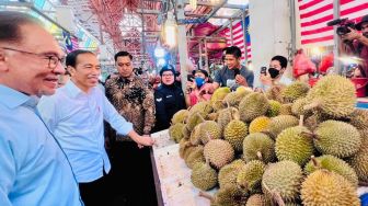 Ditemani Anwar Ibrahim, Presiden Jokowi Blusukan ke Pasar Chow Kit Malaysia