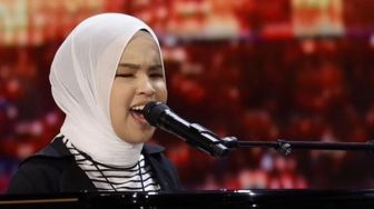Selain Nyanyi, Putri Ariani Fasih Baca Al-Quran Braille dengan Suara Merdu