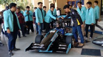 Tim Bengawan UNS Launching Mobil Formula SAE untuk Berlaga di Kejuaraan di Jepang